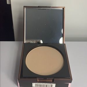 Makeup - BNIB Flesh highlight powder Makeup - BNIB Flesh highlight powder